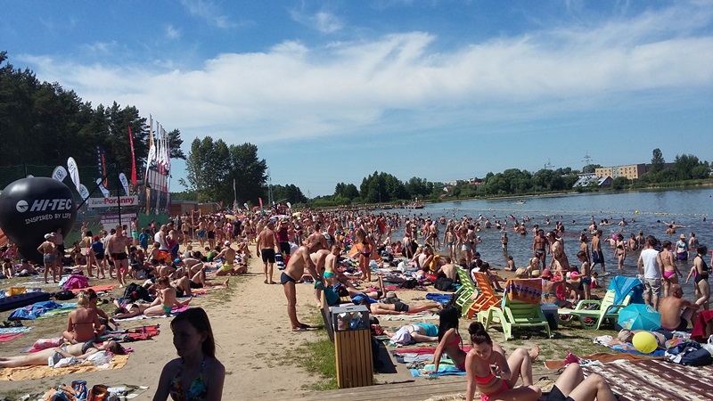 Piknik "Bezpieczne wakacje na plaży miejskiej" na Dojlidach