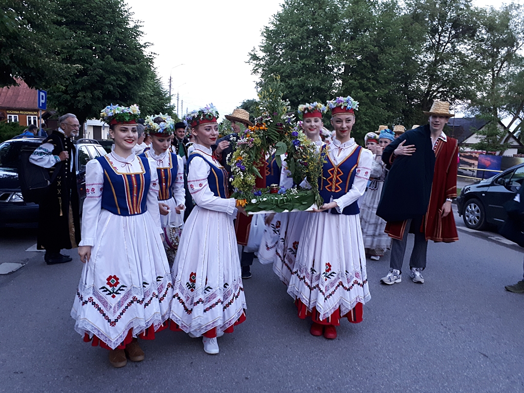 Puszczanie wianków, koncerty i poszukiwanie kwiatu paproci - w Białowieży odbyło się tradycyjne białoruskie Kupalle