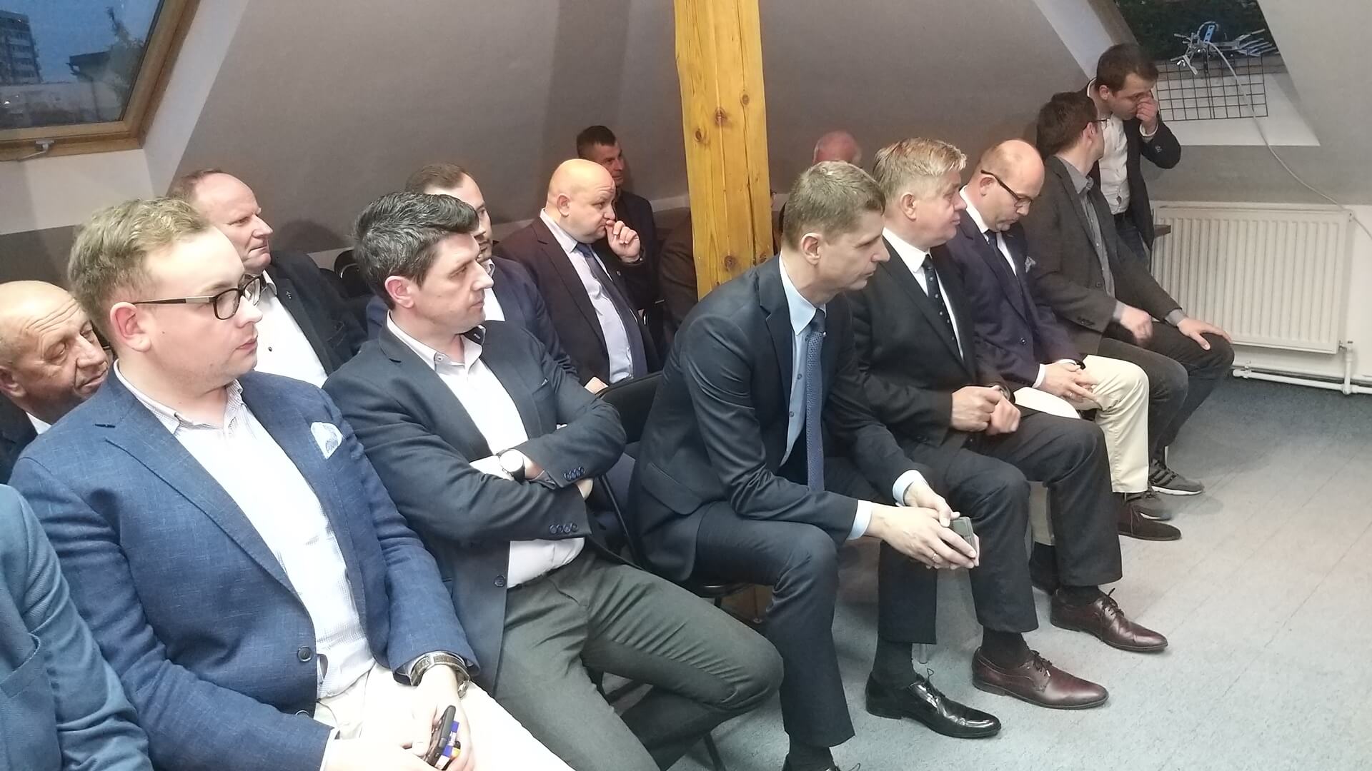 Reakcje po ogłoszeniu wyników sondażowych