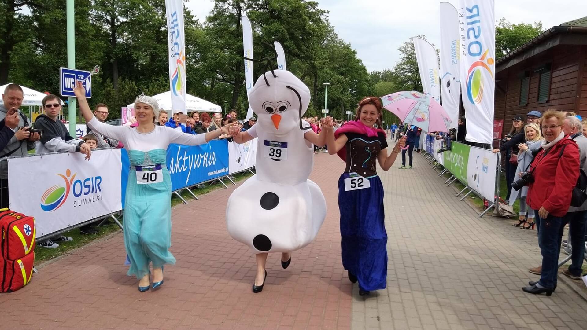 27 pań wystartowało w biegu na obcasach w Suwałkach