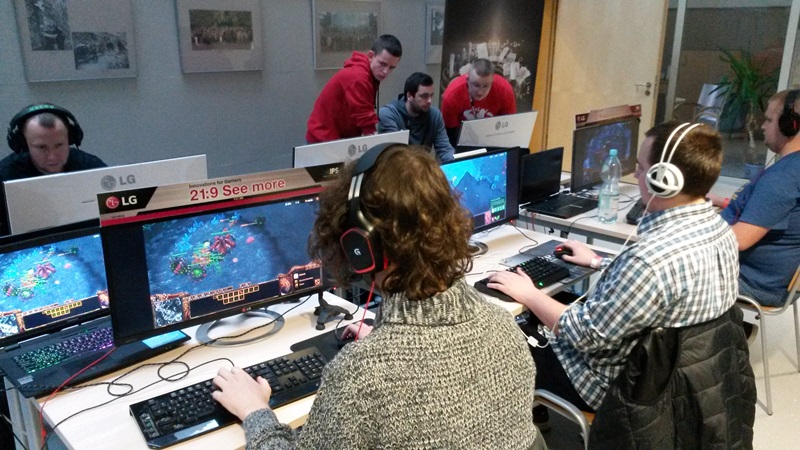 Turniej gier komputerowych ACE Lan w Augustowskim Centrum Edukacyjne