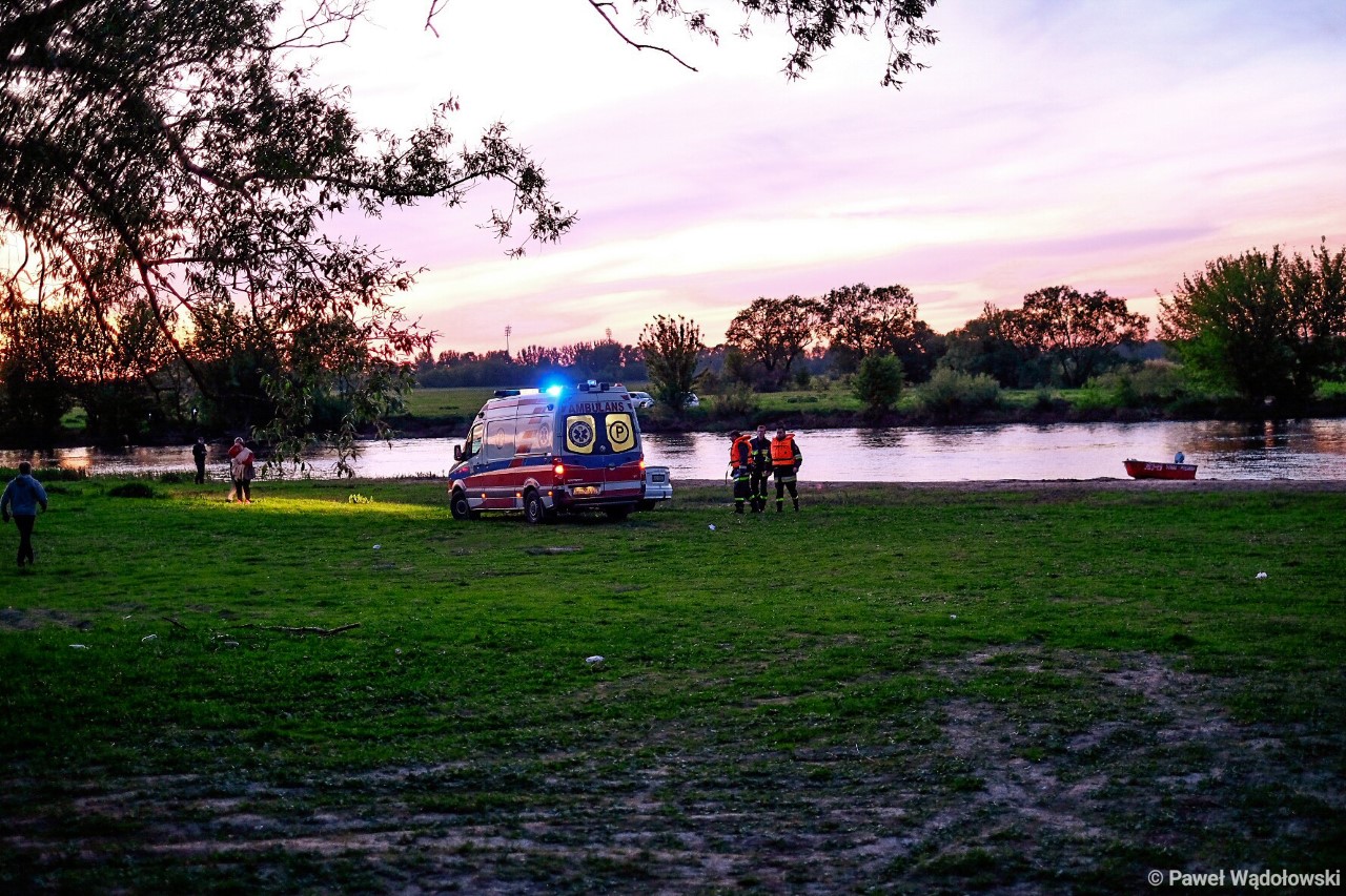 Łomżyńscy strażacy wyłowili z rzeki Narew ciało mężczyzny