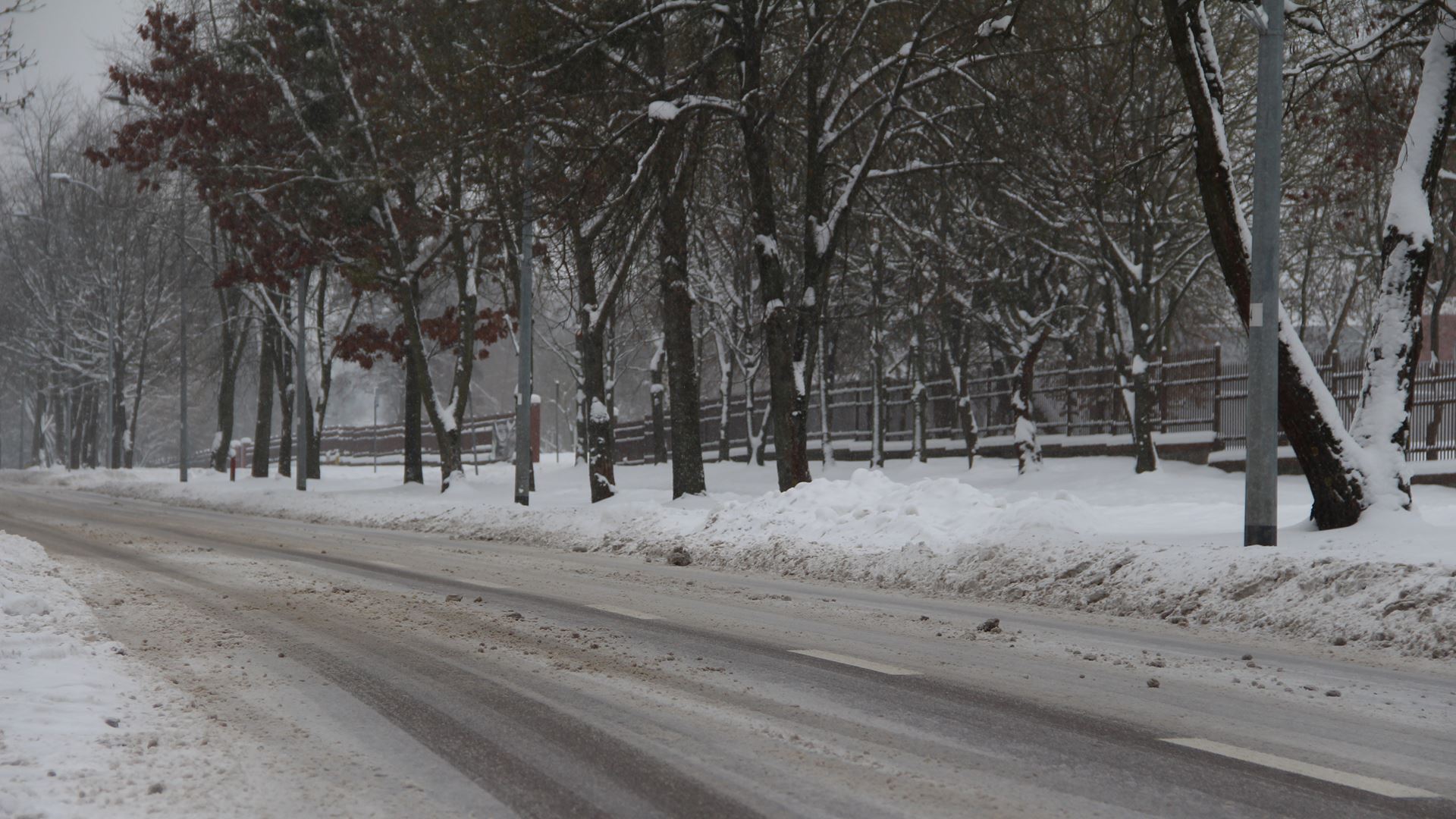 Na drogach w województwie podlaskim jest bardzo ślisko