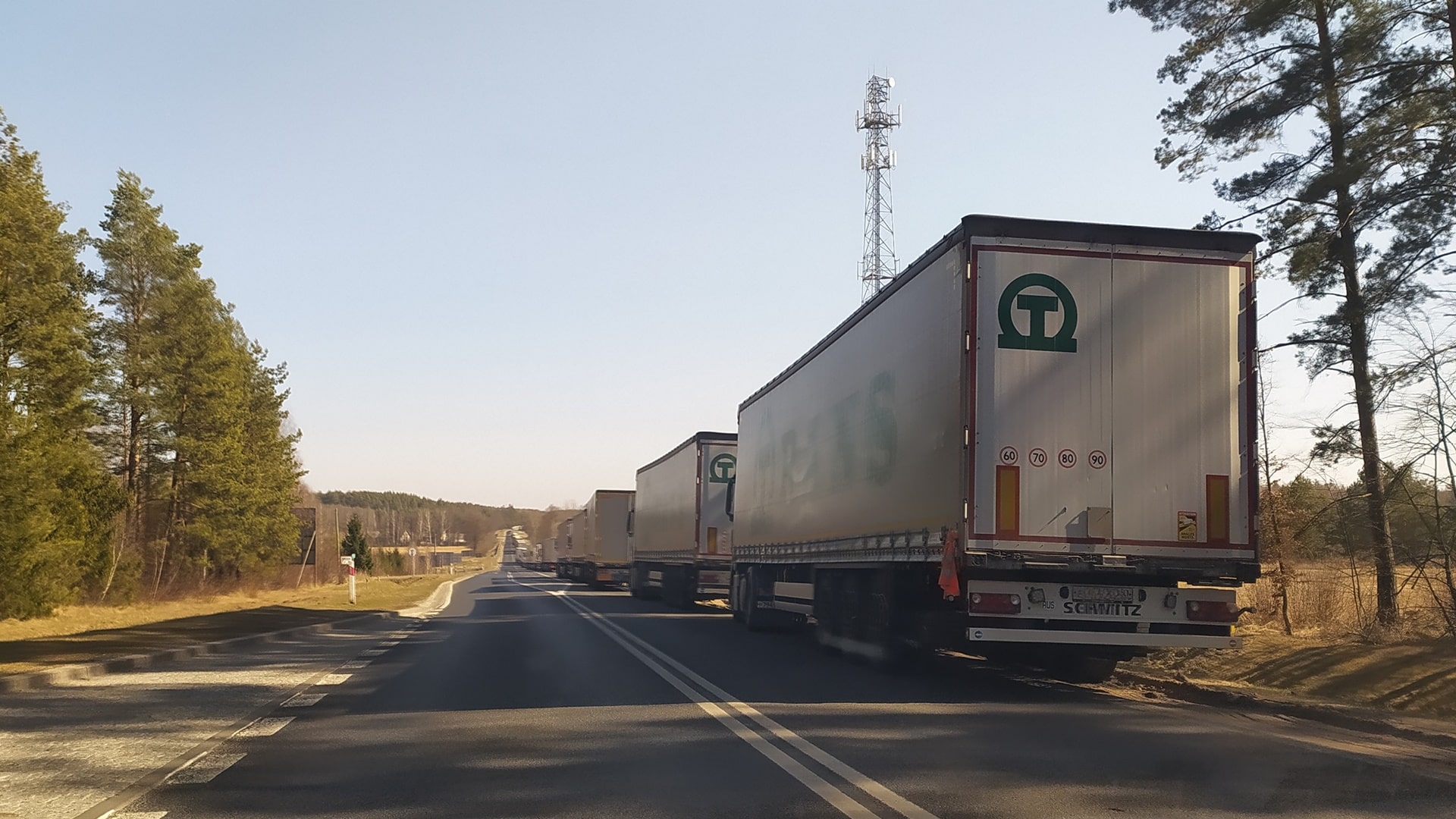 Ponad dobę czekają kierowcy na odprawę w Bobrownikach - 500 tirów w kolejce