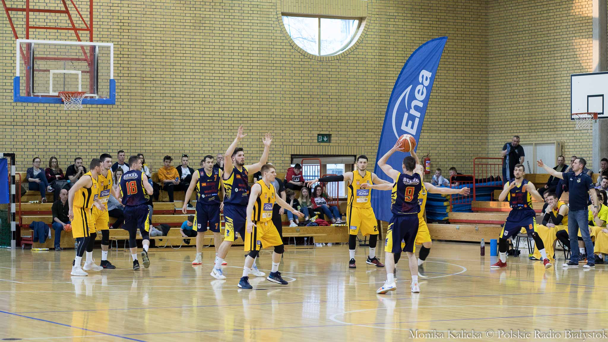 Koszykarze Żubrów Białystok i Tura Basket Bielsk Podlaski po meczach w kolejnej rundzie play-off