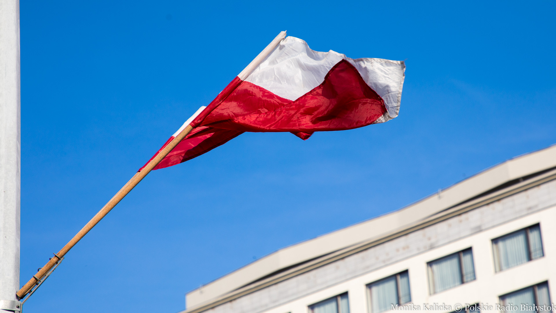 86 podlaskich gmin otrzyma maszt z biało-czerwoną flagą