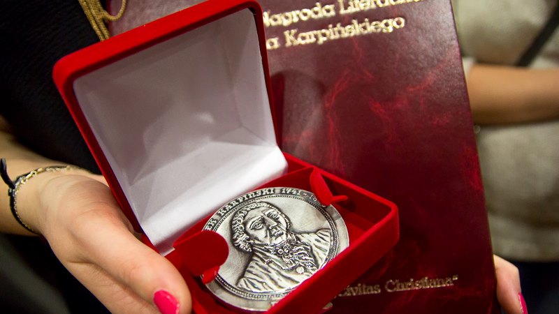 Poeta Krzysztof Kuczkowski laureatem Nagrody Literackiej im. Franciszka Karpińskiego