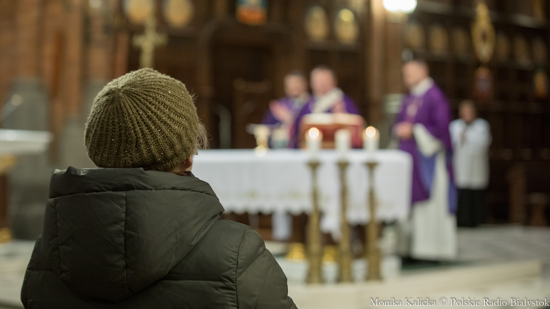 Nowe zasady bezpieczeństwa i więcej wiernych mszach św. w białostockich kościołach