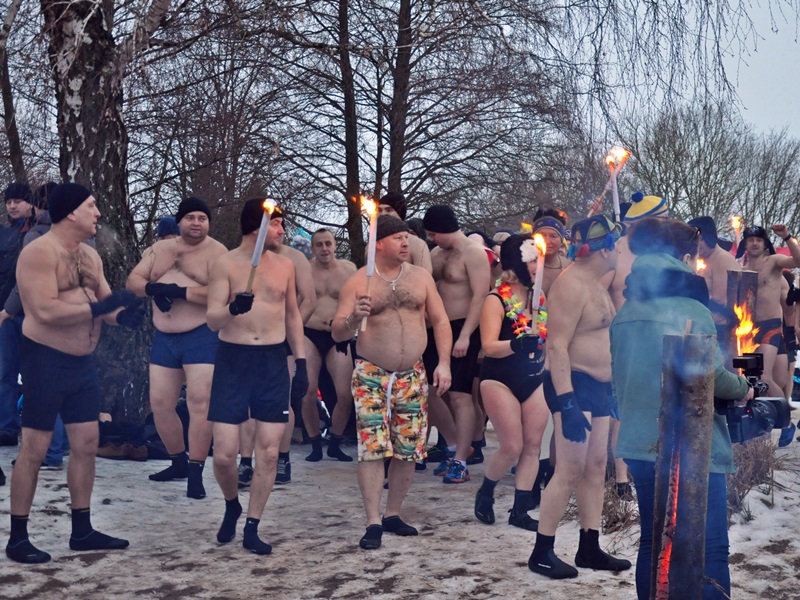 Wspólna kąpiel i bal Morsa - w Wasilkowie 4. Podlaski Zlot Morsów [zdjęcia]