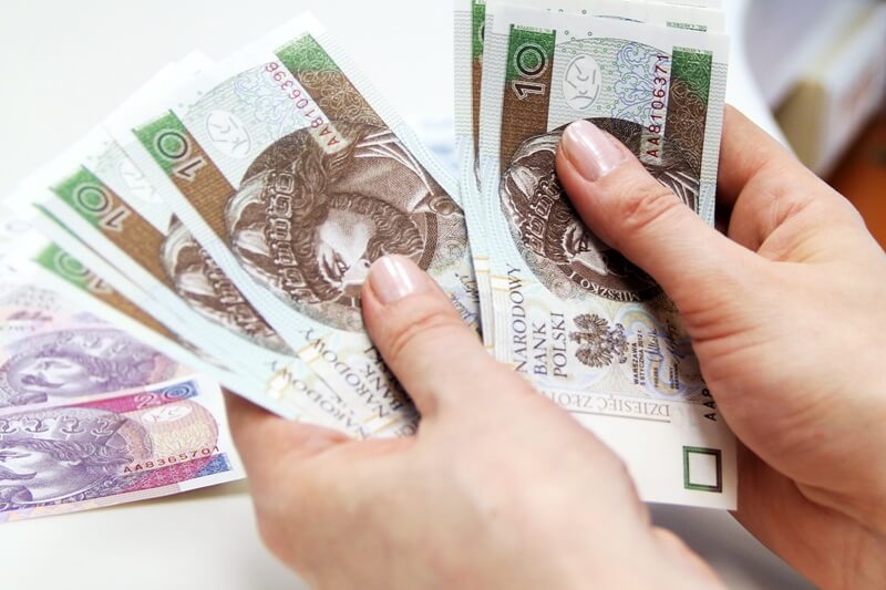 Suwałki: Przedsiębiorcy podejrzani o wyłudzenia VAT-u przy obrocie paliwami