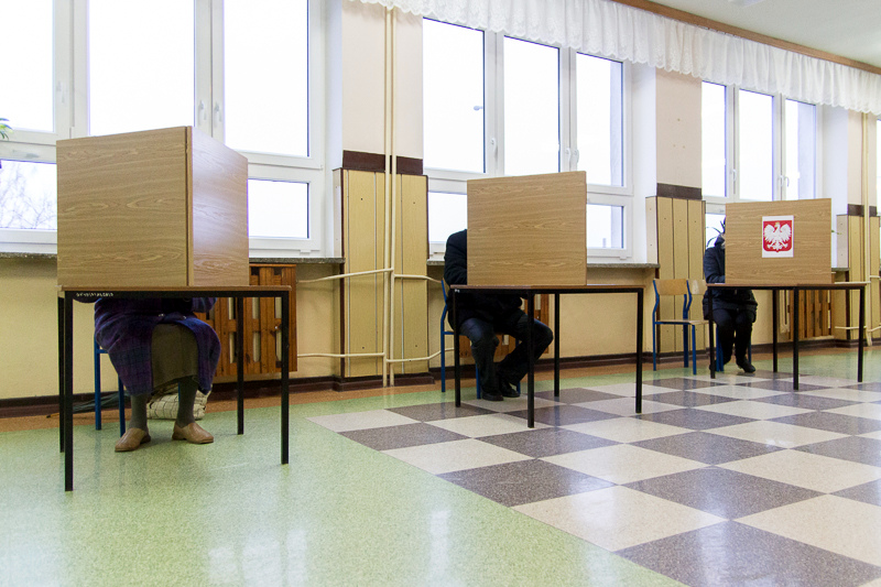 Zdecydowana przewaga PiS w wyborach do sejmików