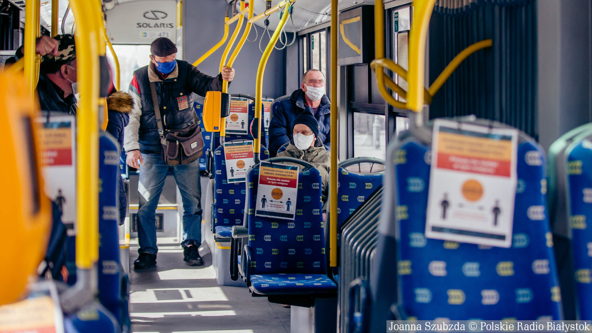 Ekspert: więcej zakażeń w komunikacji miejskiej niż w szkołach