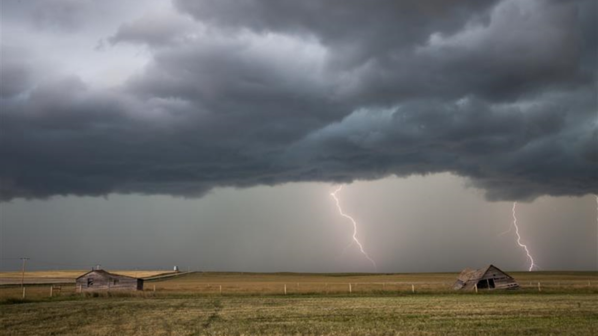 Podlascy synoptycy zapowiadają burze, a nawet grad