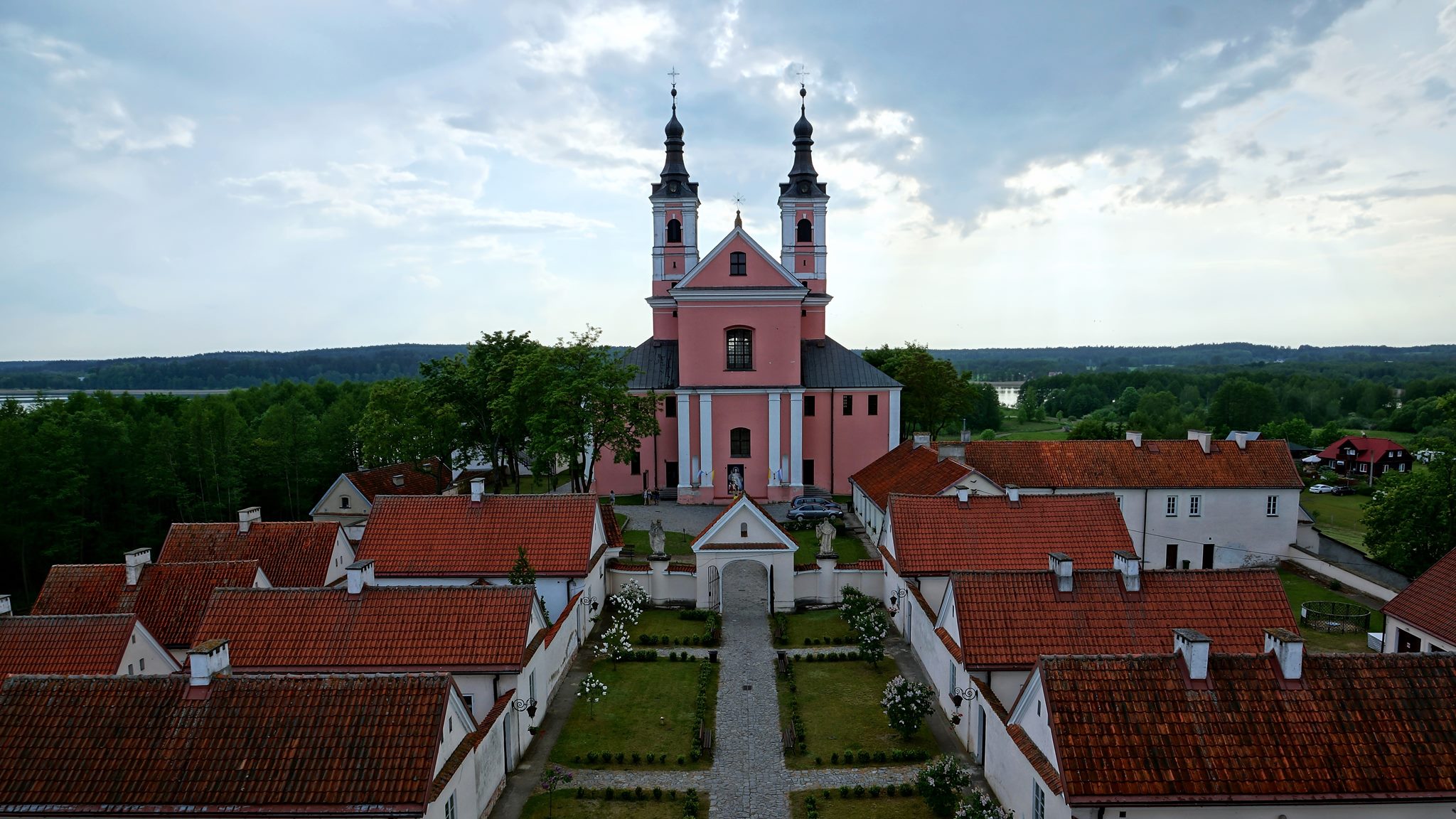 Imprezy kulturalne w pokamedulskim klasztorze nad Wigrami