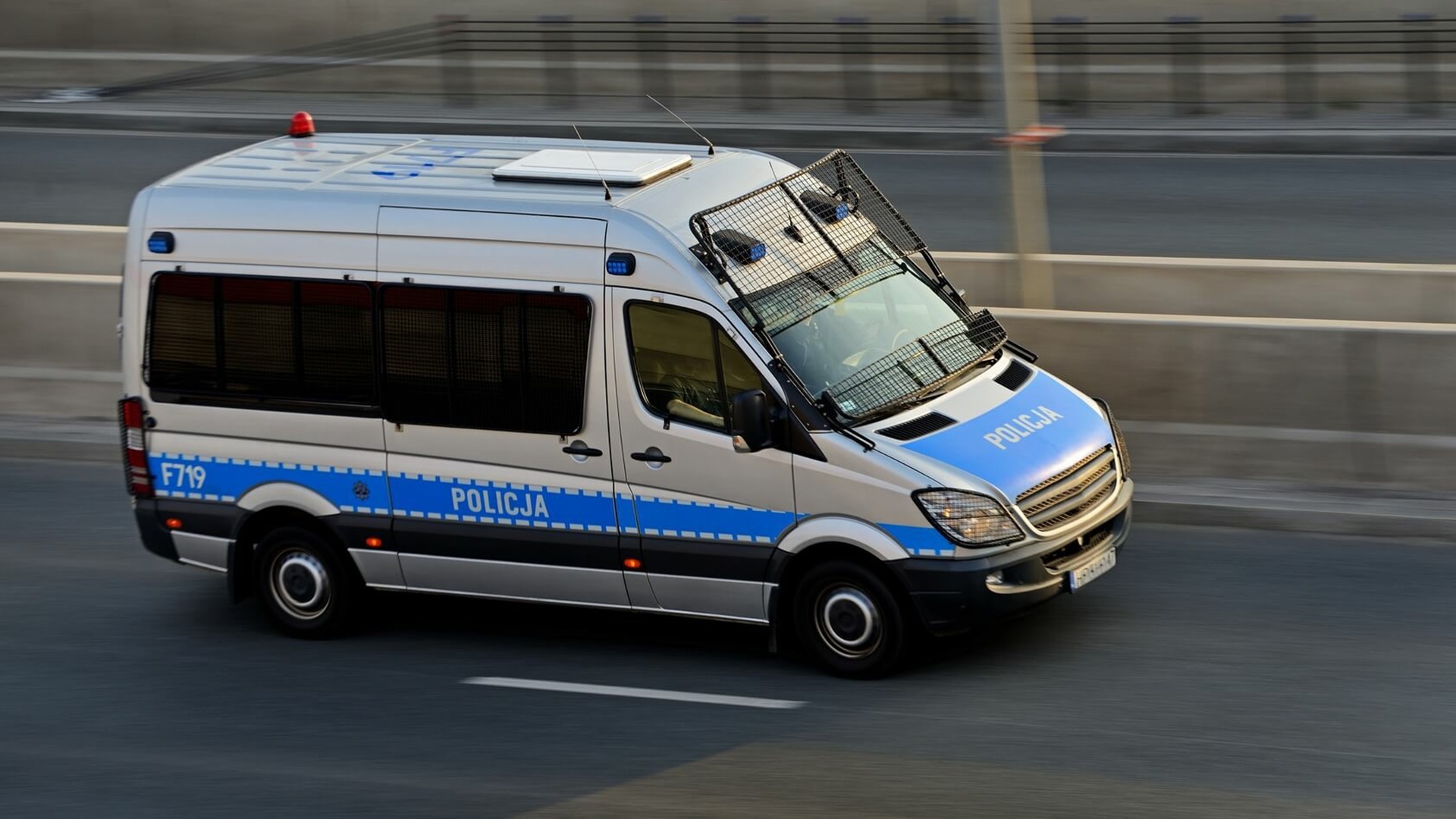 Łomża: Ukradła tusz do rzęs i zaatakowała ochroniarza - teraz zajmie się nią sąd