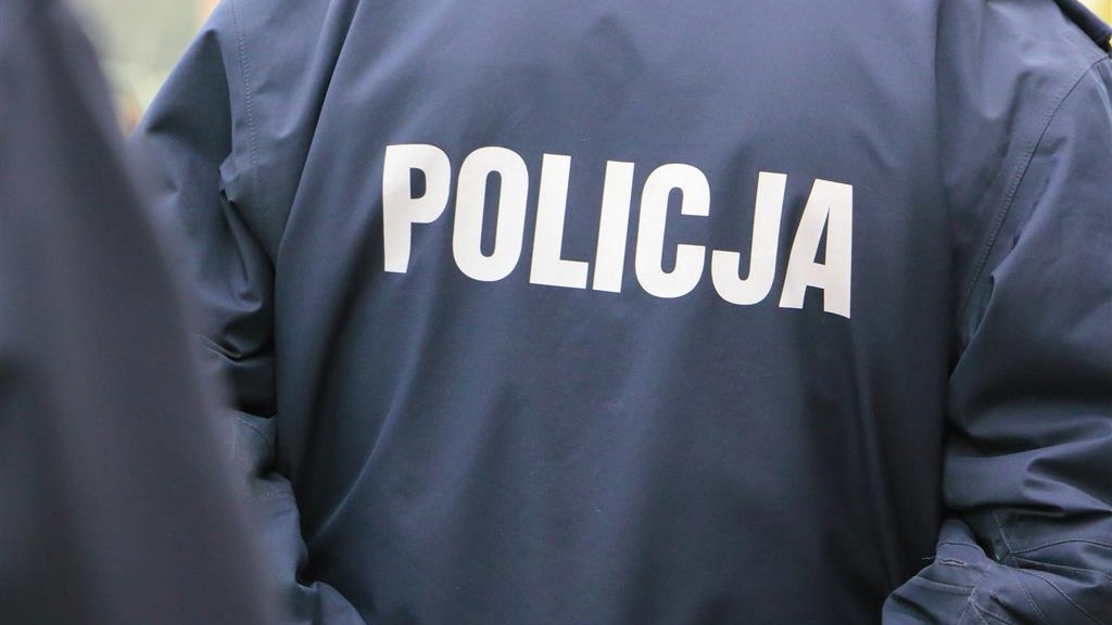 Policjanci szukają złodzieja, który ukradł pieniądze z plebanii