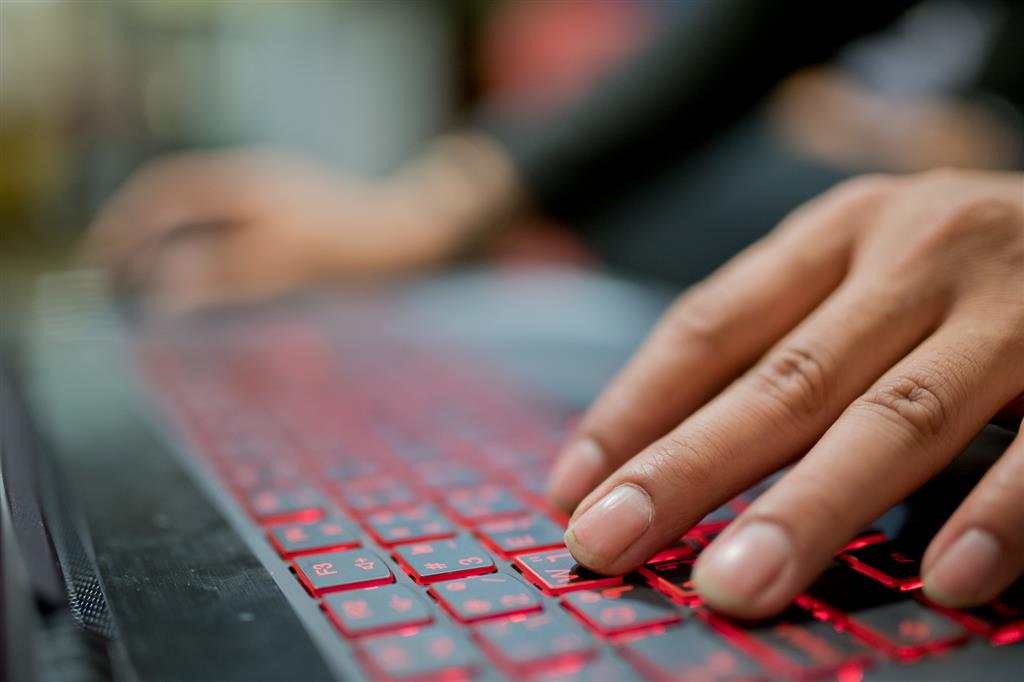 Jak chronić dzieci przed cyberprzemocą?