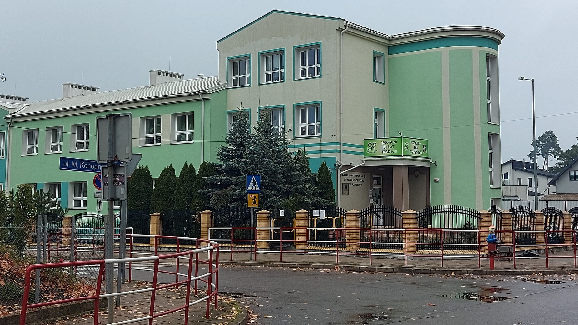 Augustowski radny domaga się zaniechanie współpracy z fundacją „Różowa skrzyneczka”