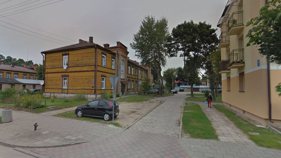 Mieszkańcy jednego z bloków komunalnych w Augustowie skarżą się na przeciekający dach