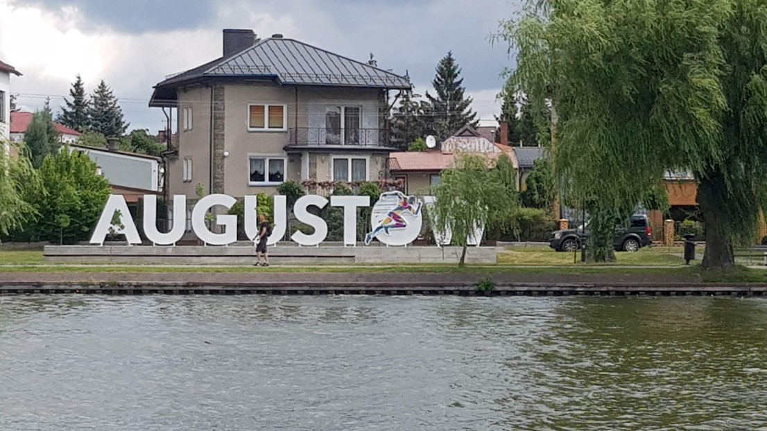 Augustowianie skarżą się na hałas, jaki wydaje napis „Augustów”
