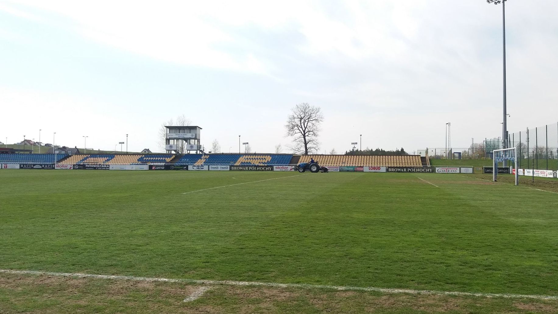 Murawa na stadionie suwalskich Wigier przestała być dumą klubu