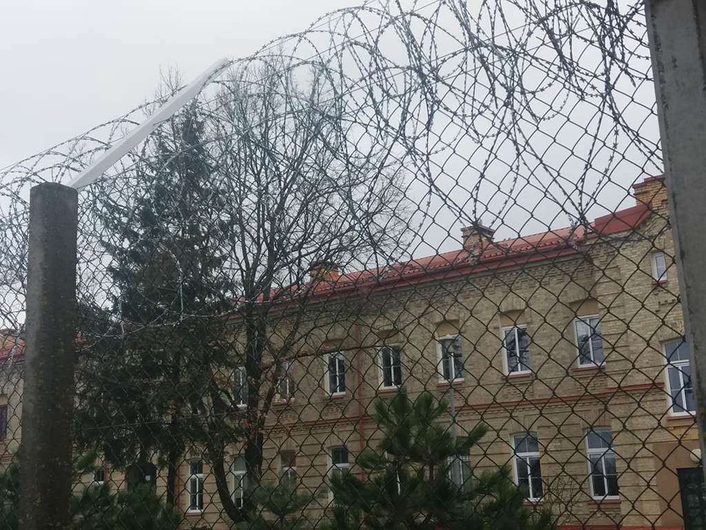 Władze suwalskiego aresztu szukają winnych bójki na spacerniaku
