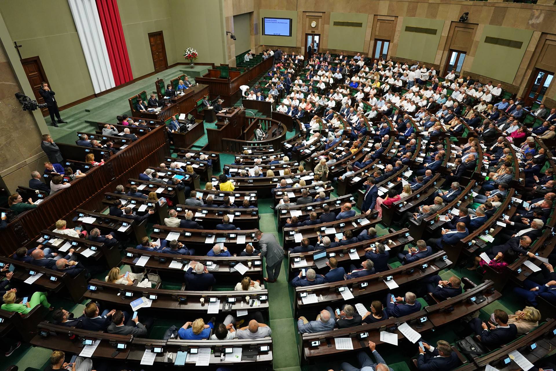 Sejm przyjął uchwałę o zarządzeniu referendum na 15 października