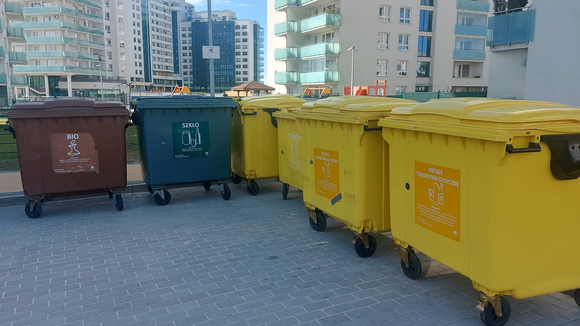 Pierwsze wspólnoty mieszkaniowe w Białymstoku mają naliczone wyższe opłaty za niesegregowanie odpadów