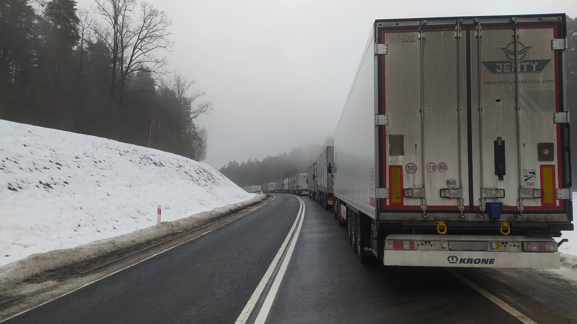 Tysiąc tirów w kolejce przed Bobrownikami - wciąż ponad dwie doby oczekiwania na odprawę