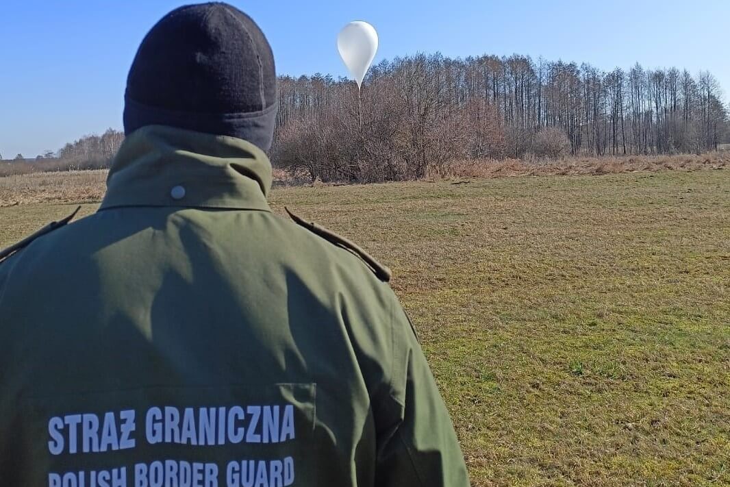 Przemytnicy papierosów z Białorusi do Polski użyli balonu, który przeleciał nad granicą