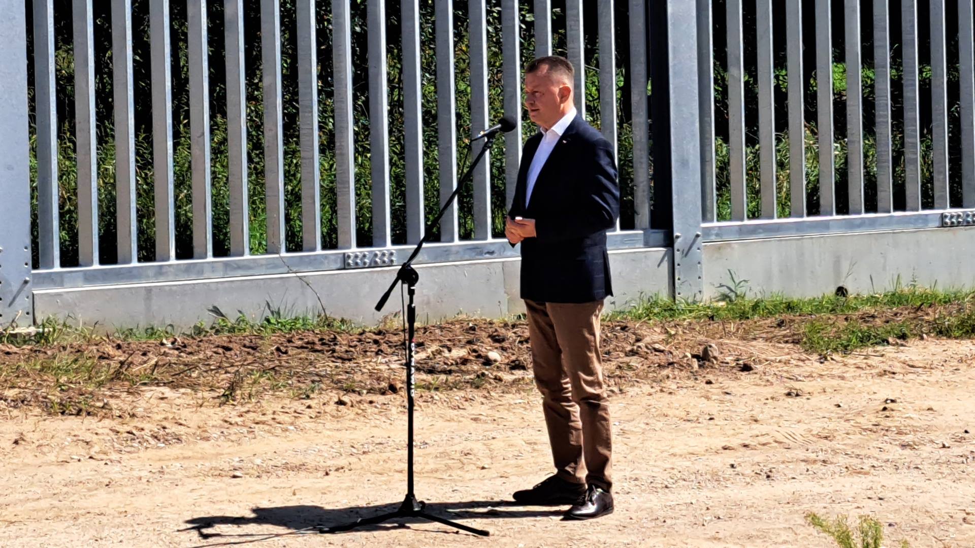 Szef MON: Bariera na granicy z Białorusią gwarantuje bezpieczeństwo Polski i Unii Europejskiej