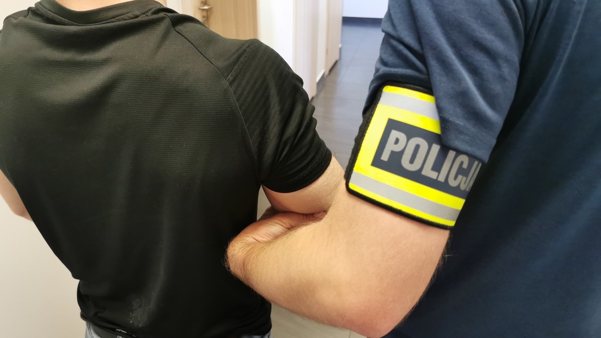 Przyjechali na kurs prawa jazdy i pobili taksówkarza