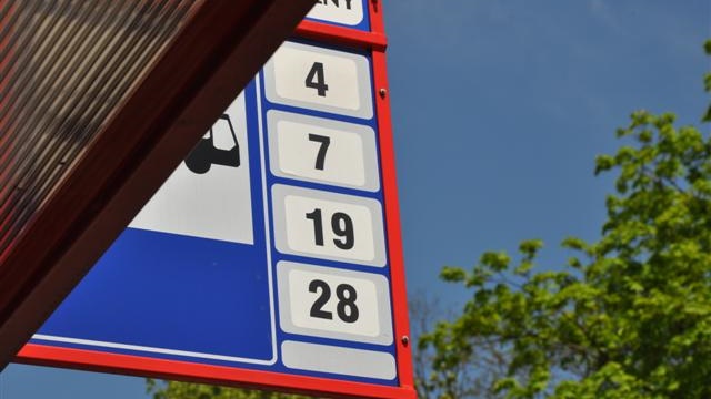 To duży problem dla podróżnych - w Białymstoku nie wszystkie przystanki są zadaszone