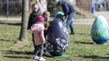 Barwny korowód pisanek w Grabowie, 12.04.2025, fot. Paweł Wądołowski