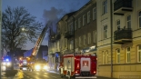 Pożar kamienicy przy ul. Polowej 59 w Łomży, 9.02.2025, fot. Paweł Wądołowski
