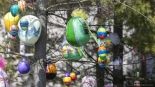 Barwny korowód pisanek w Grabowie, 12.04.2025, fot. Paweł Wądołowski