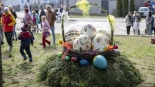 Barwny korowód pisanek w Grabowie, 12.04.2025, fot. Paweł Wądołowski